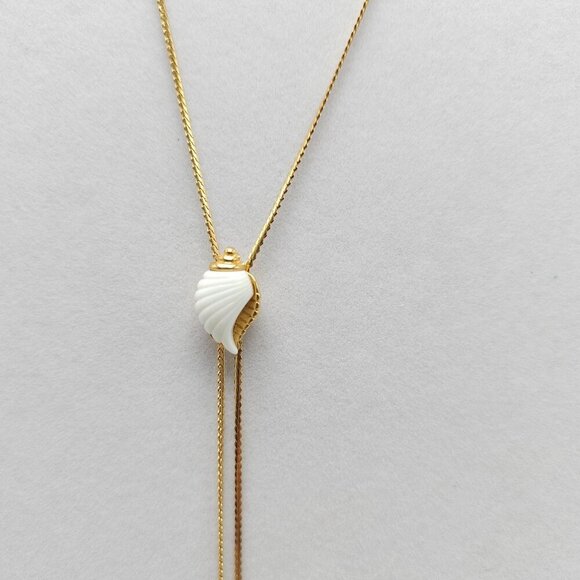 Vintage 1985 Avon Gold Tone White Lucite Shell Pendant Sea Swirls Lariat - Picture 2 of 5
